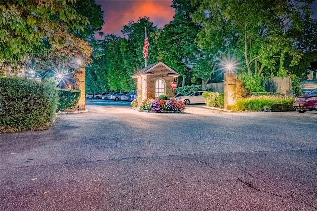 4 Consulate Drive Unit: 1C photo 1