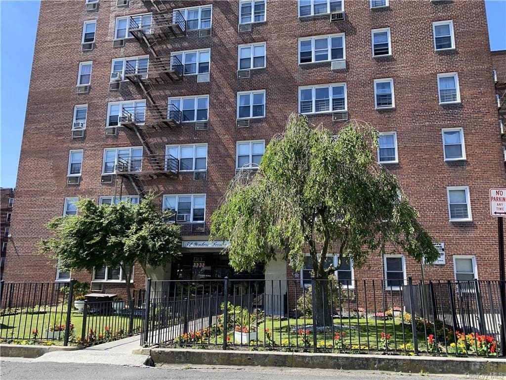 52 Yonkers Terrace Unit: 6J, Yonkers