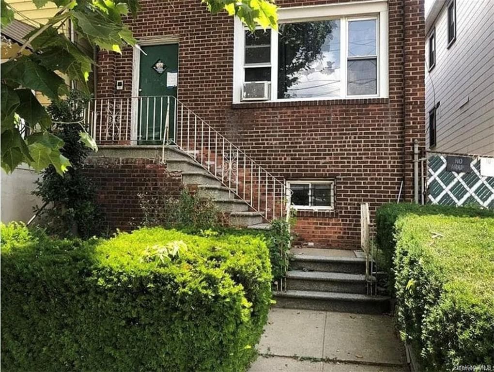 926 Morris Park Avenue photo 1