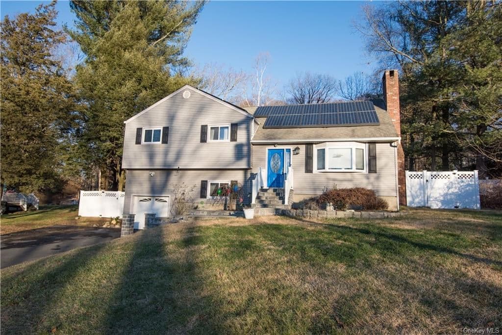 18 Westbrook Drive photo 1