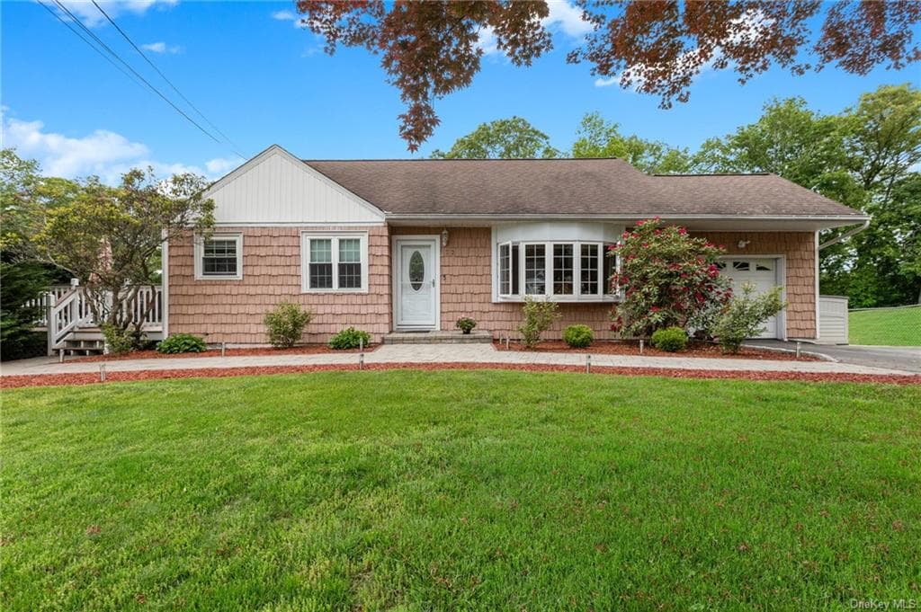 22 Cynthia Road photo 1