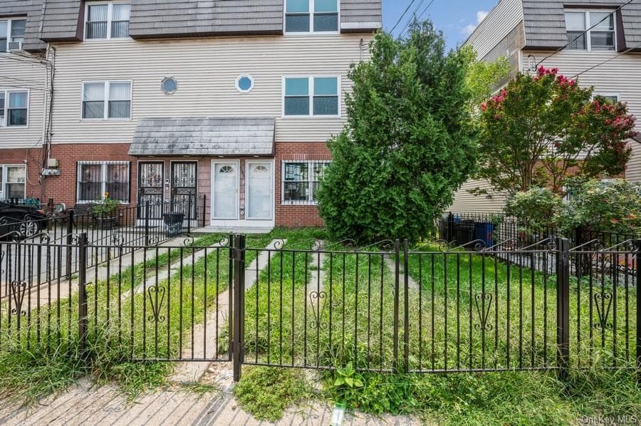 2050 Cicero Avenue photo 1