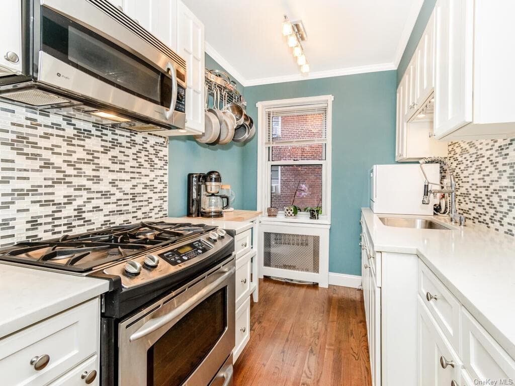 70 Locust Avenue Unit: 401B photo 1