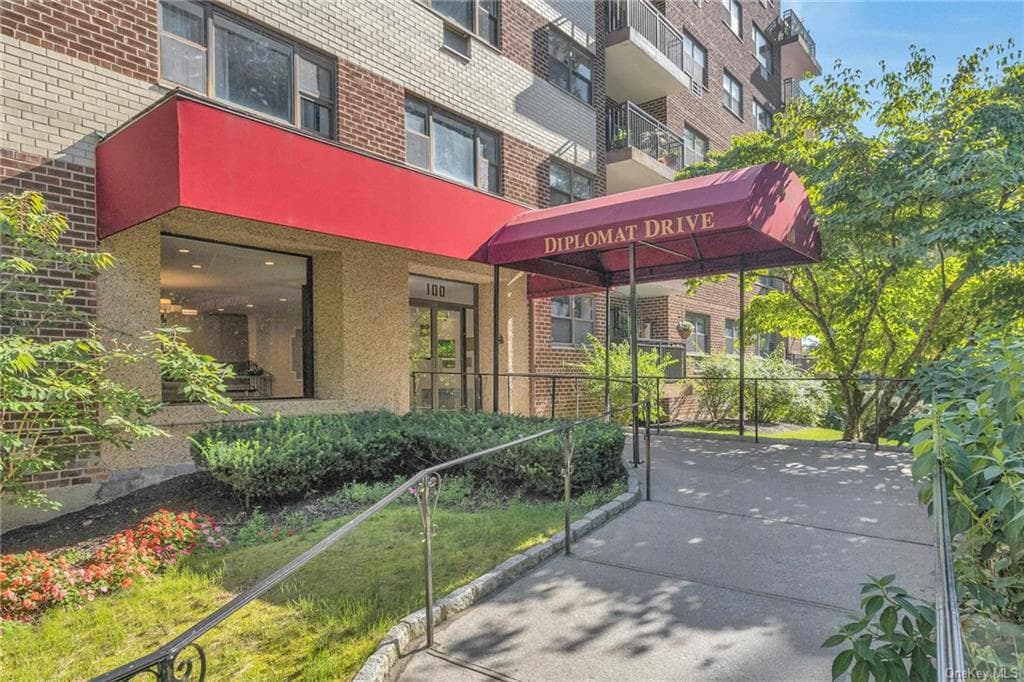 100 Diplomat Drive Unit: 6N, Mount Kisco