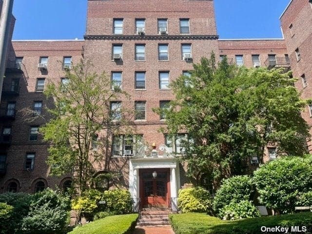 83-80 118 Street Unit: 6L, Kew Gardens