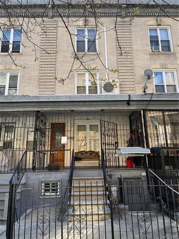 2402 Grand Avenue photo 1