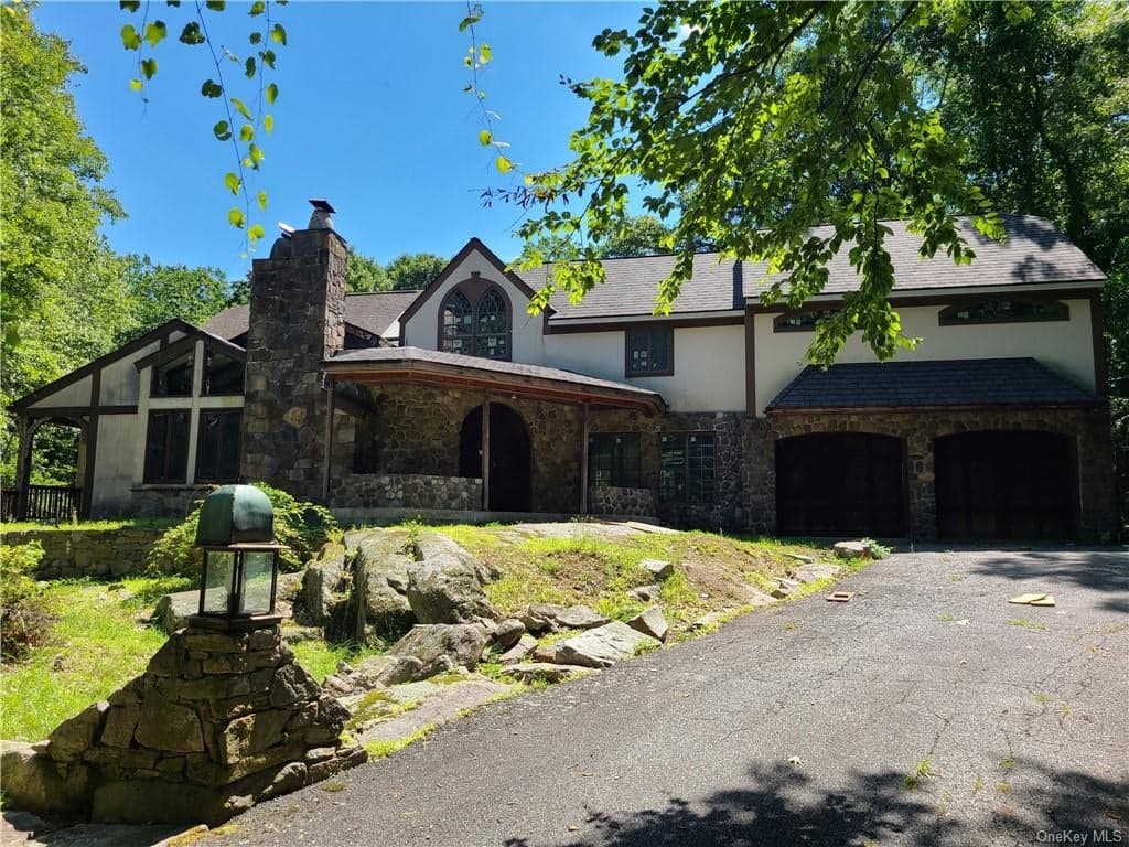 18 Laurel Road, Pound Ridge