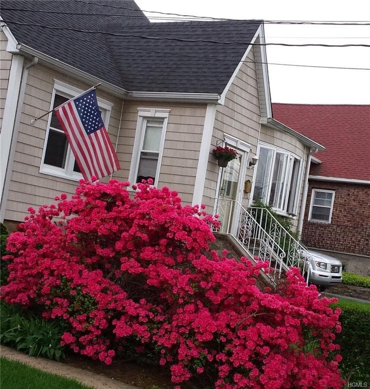 62 (aka) 66 Soundview Avenue photo 1