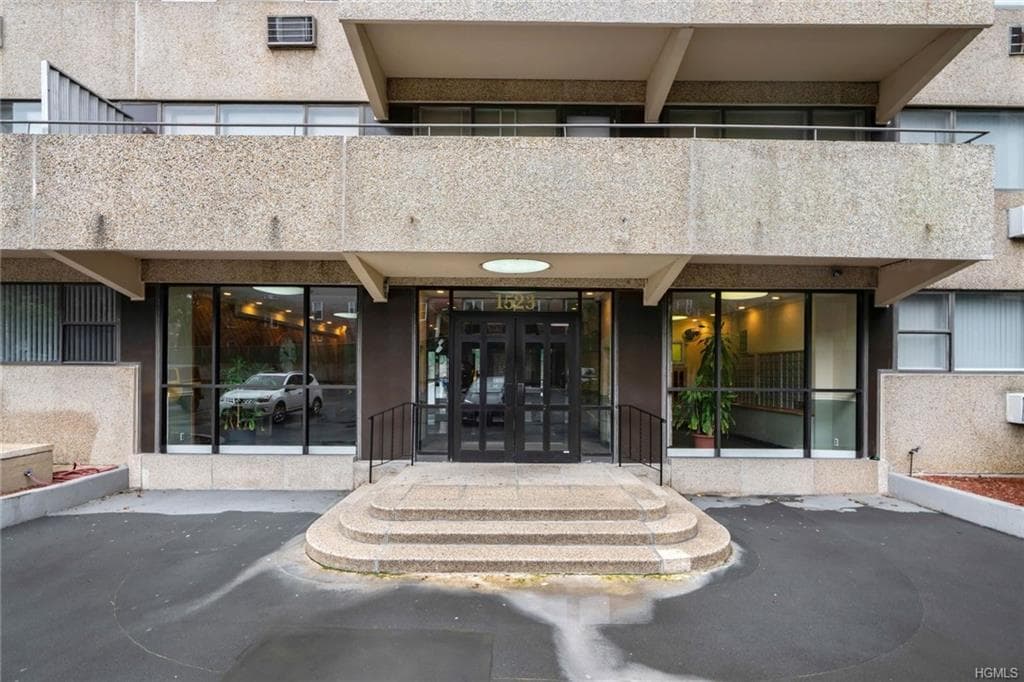 1523 Central Park Avenue Unit: 8C photo 1