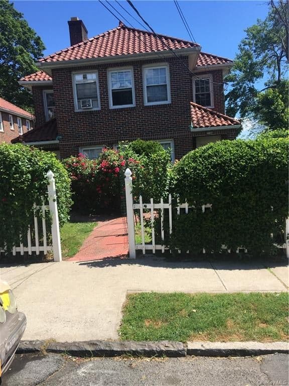 462 E 5th Street Unit: 2 photo 1