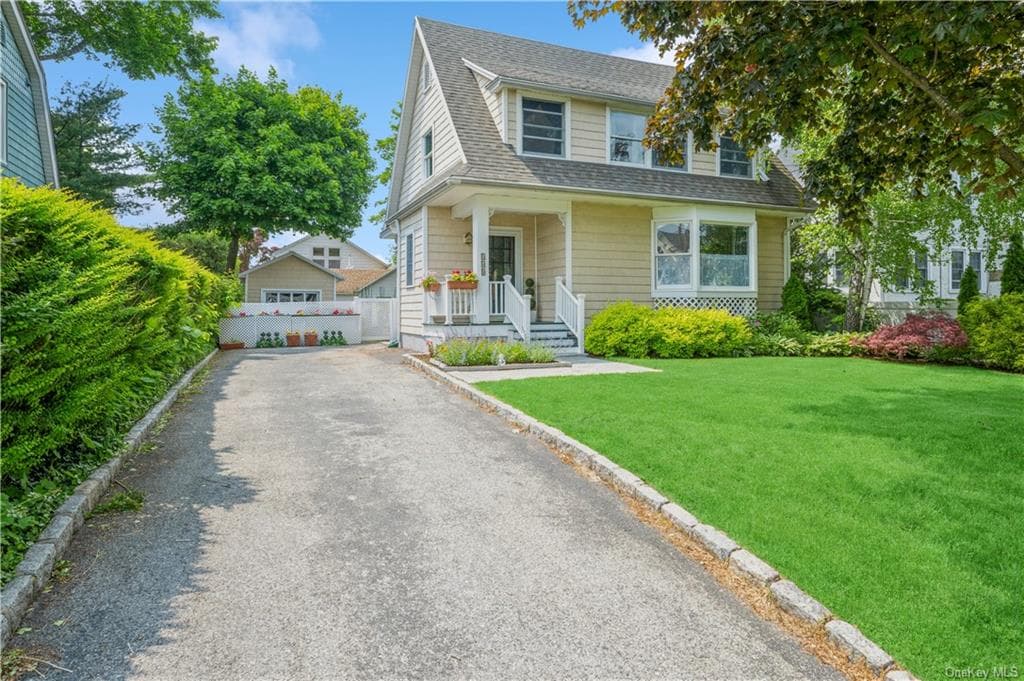148 Longview Avenue photo 1