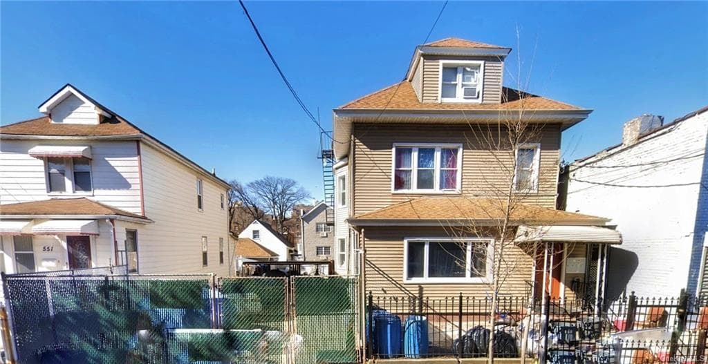 595 Beach Avenue photo 1