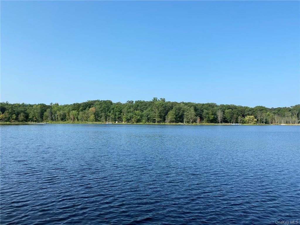 40 Lakeside Drive thumbnail 3