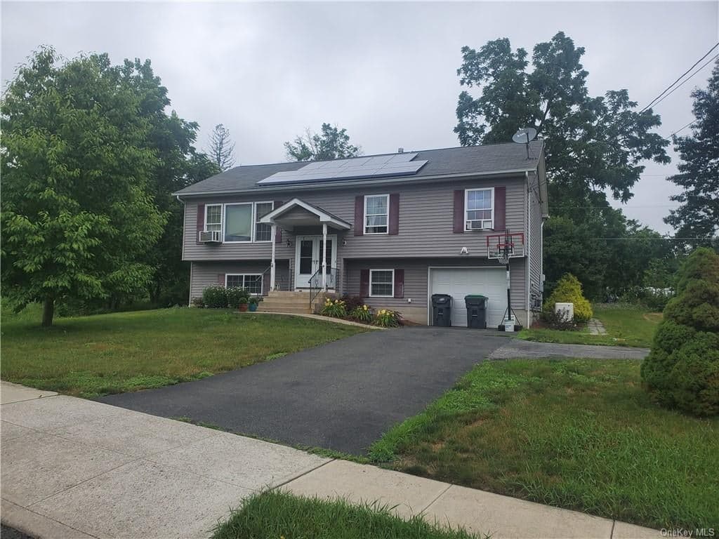 328 Aristotle Drive, Maybrook