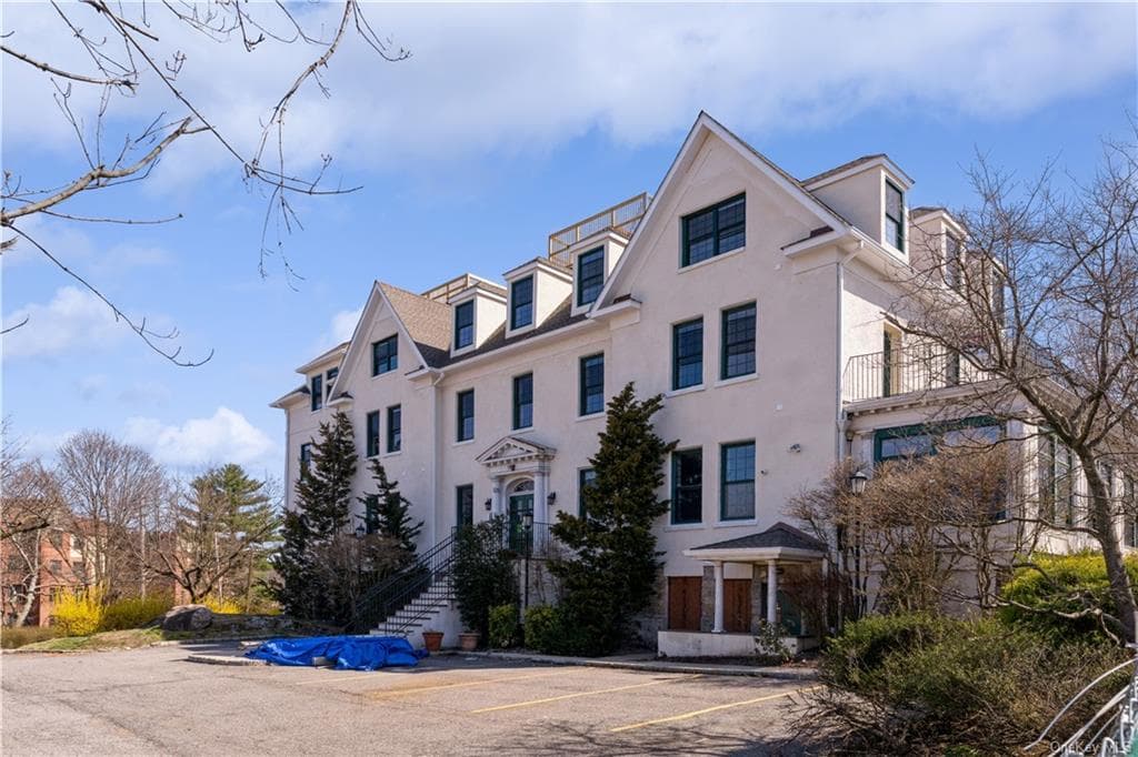 325 Highland Avenue Unit: 402, Mount Vernon