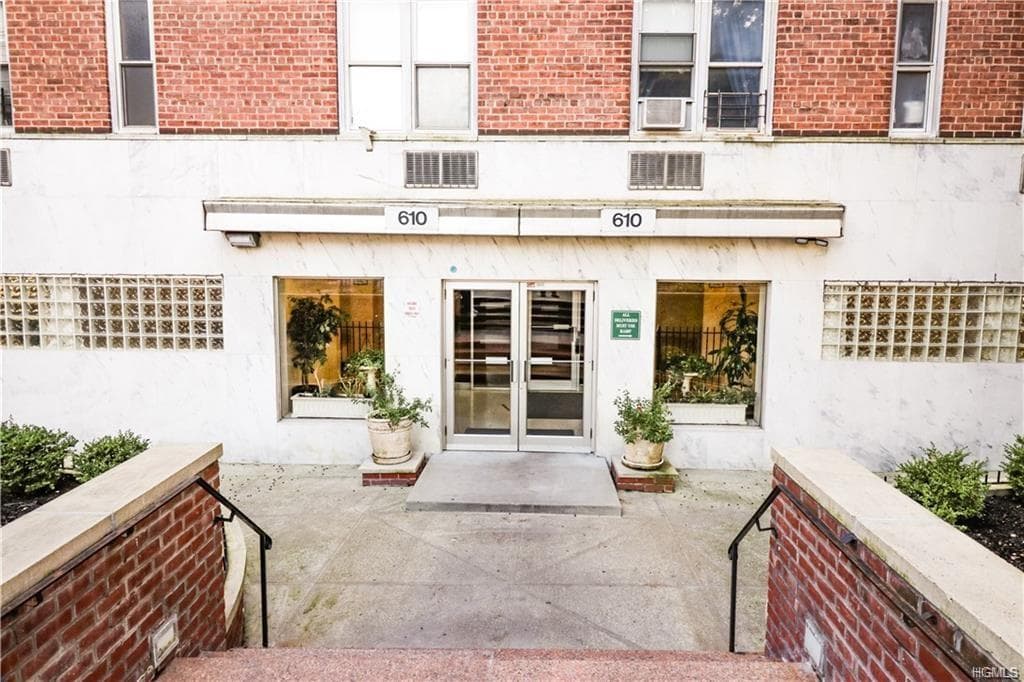 610 Waring Avenue Unit: 2S, Bronx