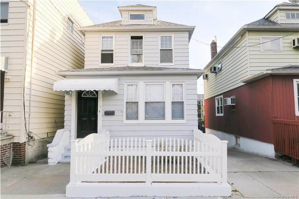 3042 Lasalle Avenue photo 1