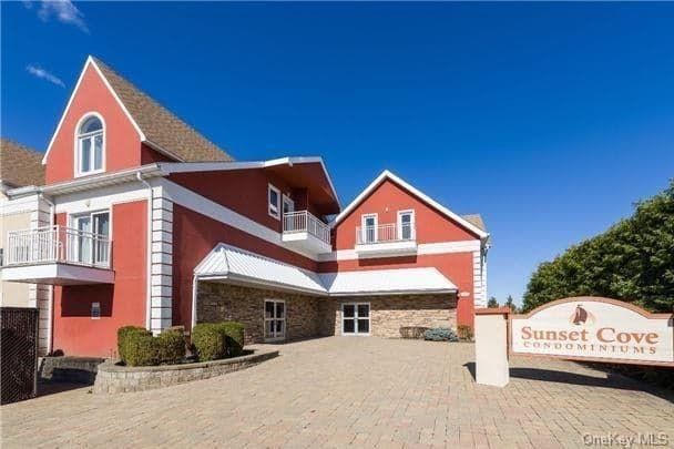 1490 Outlook Avenue Unit: 2J photo 1