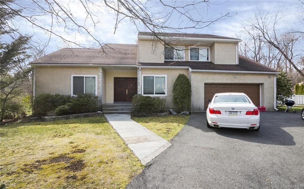 11 Briga Lane, White Plains