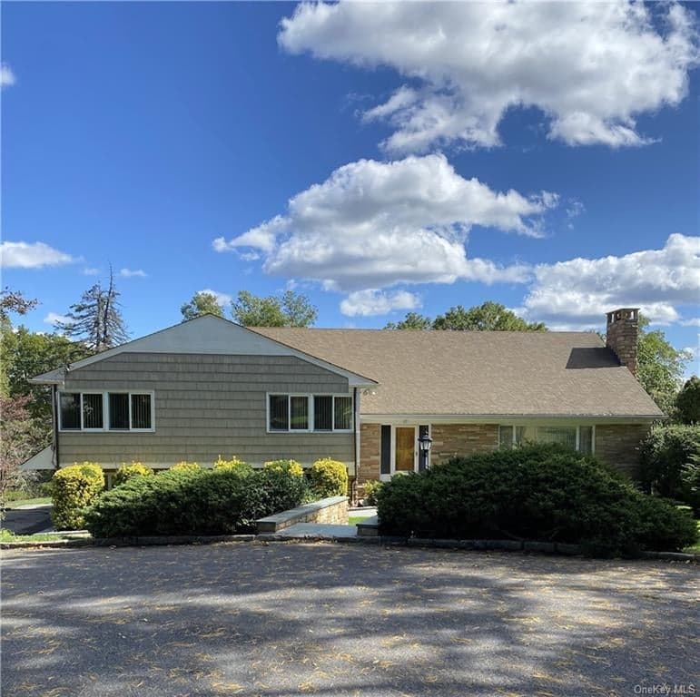 20 Greystone Circle, Bronxville