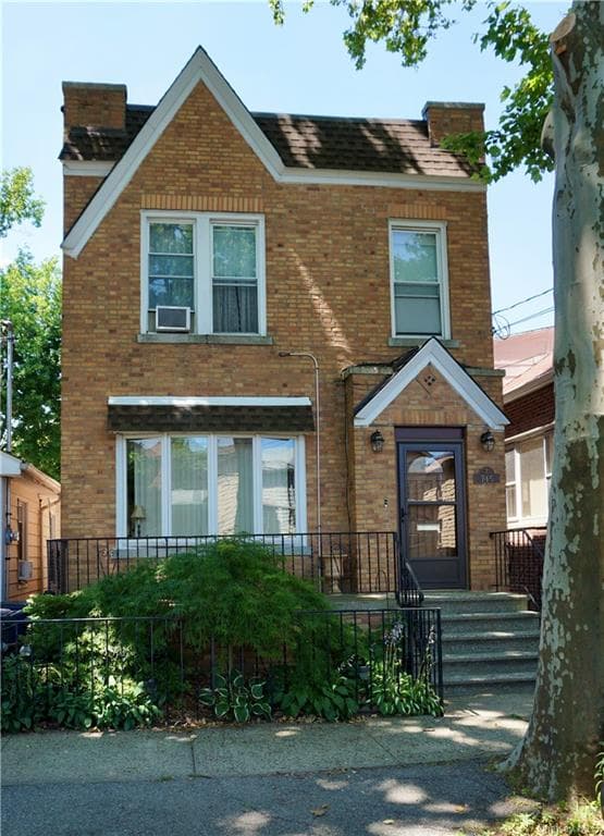 745 Vincent Avenue photo 1