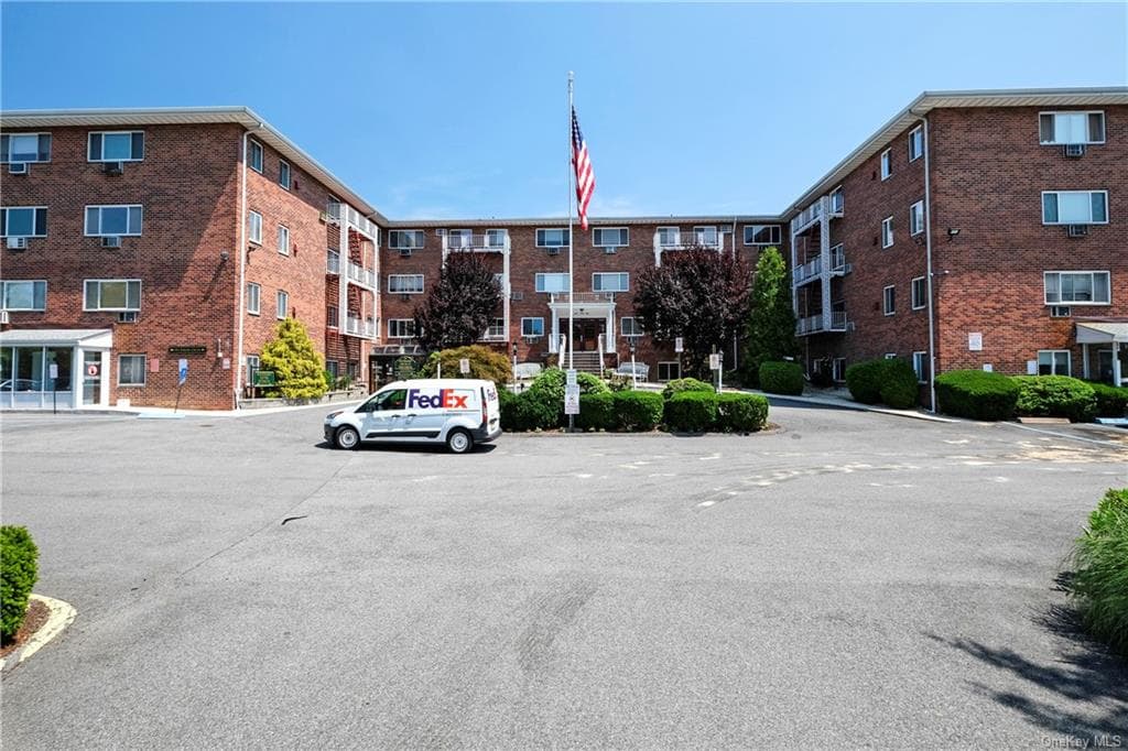 828 Pelhamdale Avenue Unit: PI photo 1