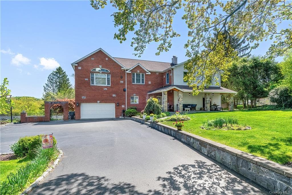 32 Ernhofer Drive, Carmel