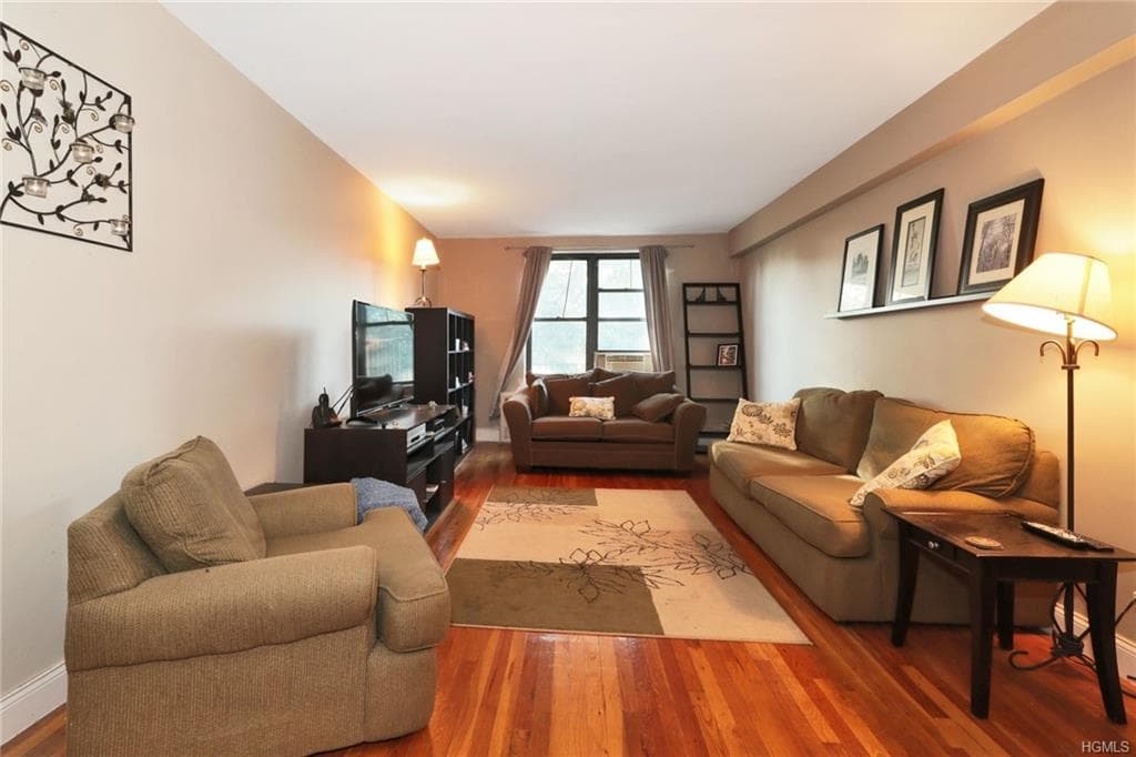 4315 Webster Avenue Unit: 6B photo 1