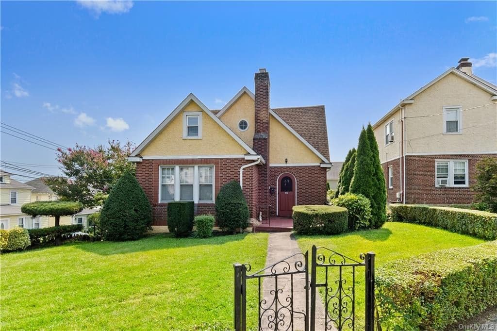102 Orient Street photo 1