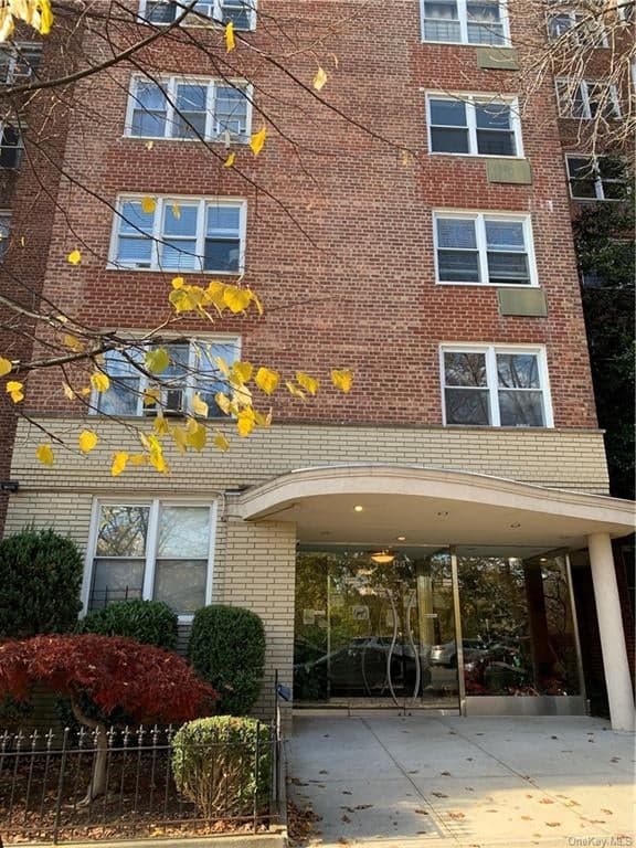 4295 Webster Avenue Unit: 2C photo 1
