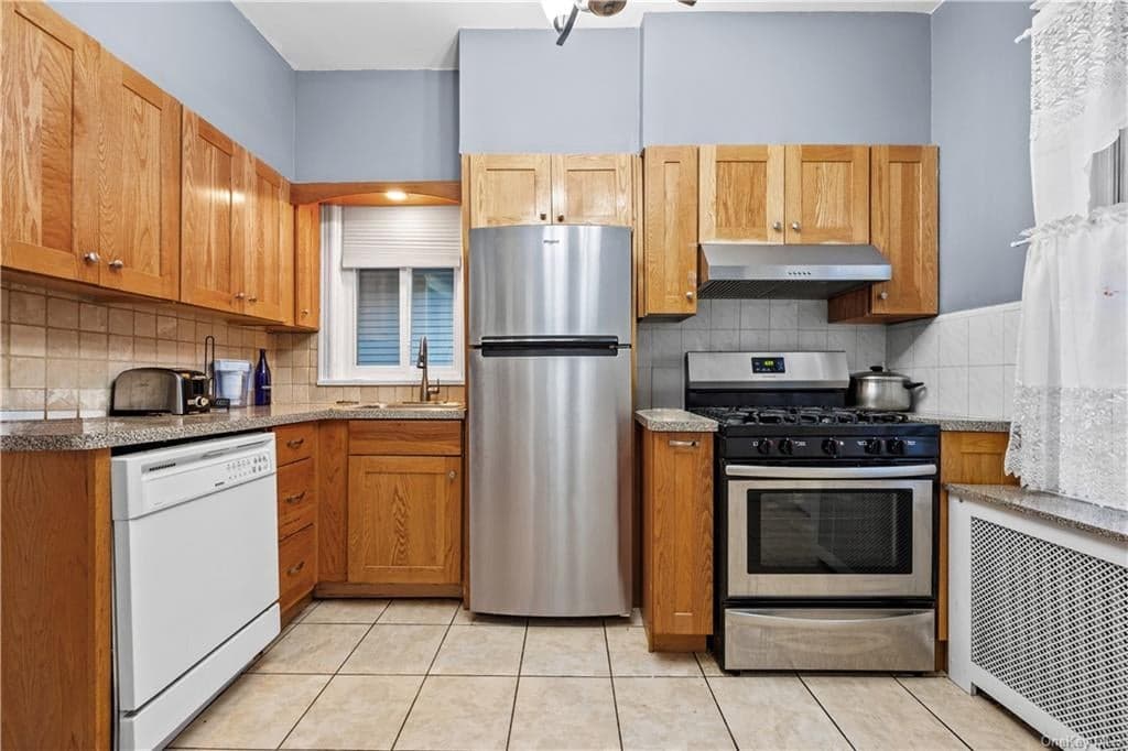 590 Park Avenue Unit: 2 photo 1