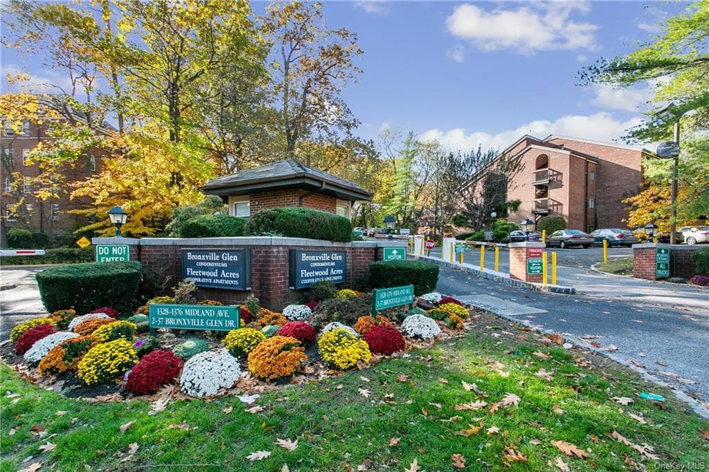 1374 Midland Avenue Unit: 515 photo 1