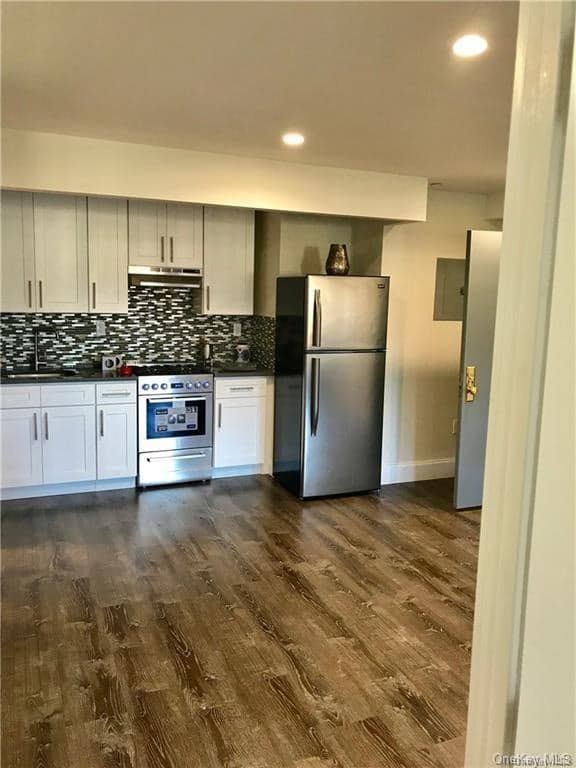 524 E 236th Street Unit: 5C photo 1
