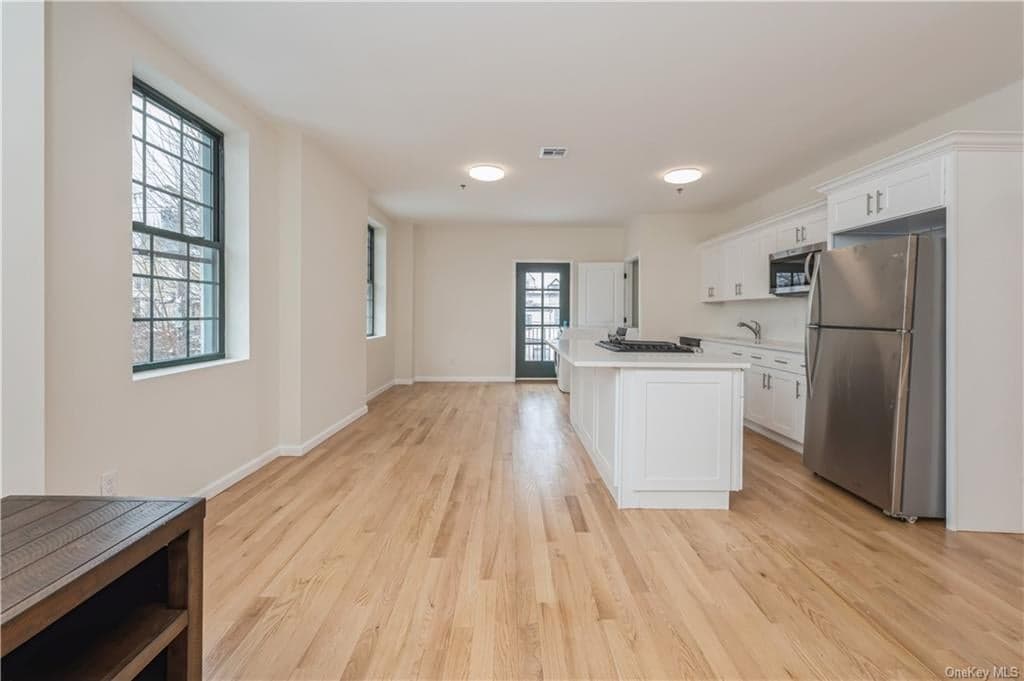 325 Highland Avenue Unit: 303 photo 1