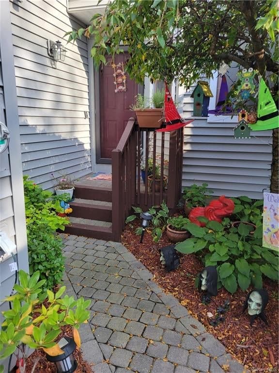 285 Horseshoe Circle, Ossining