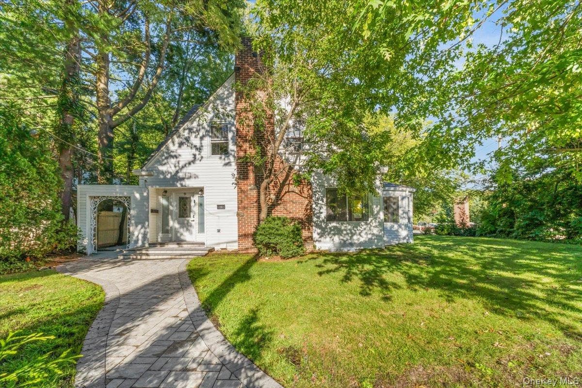 19 Gilchrest Road, Great Neck