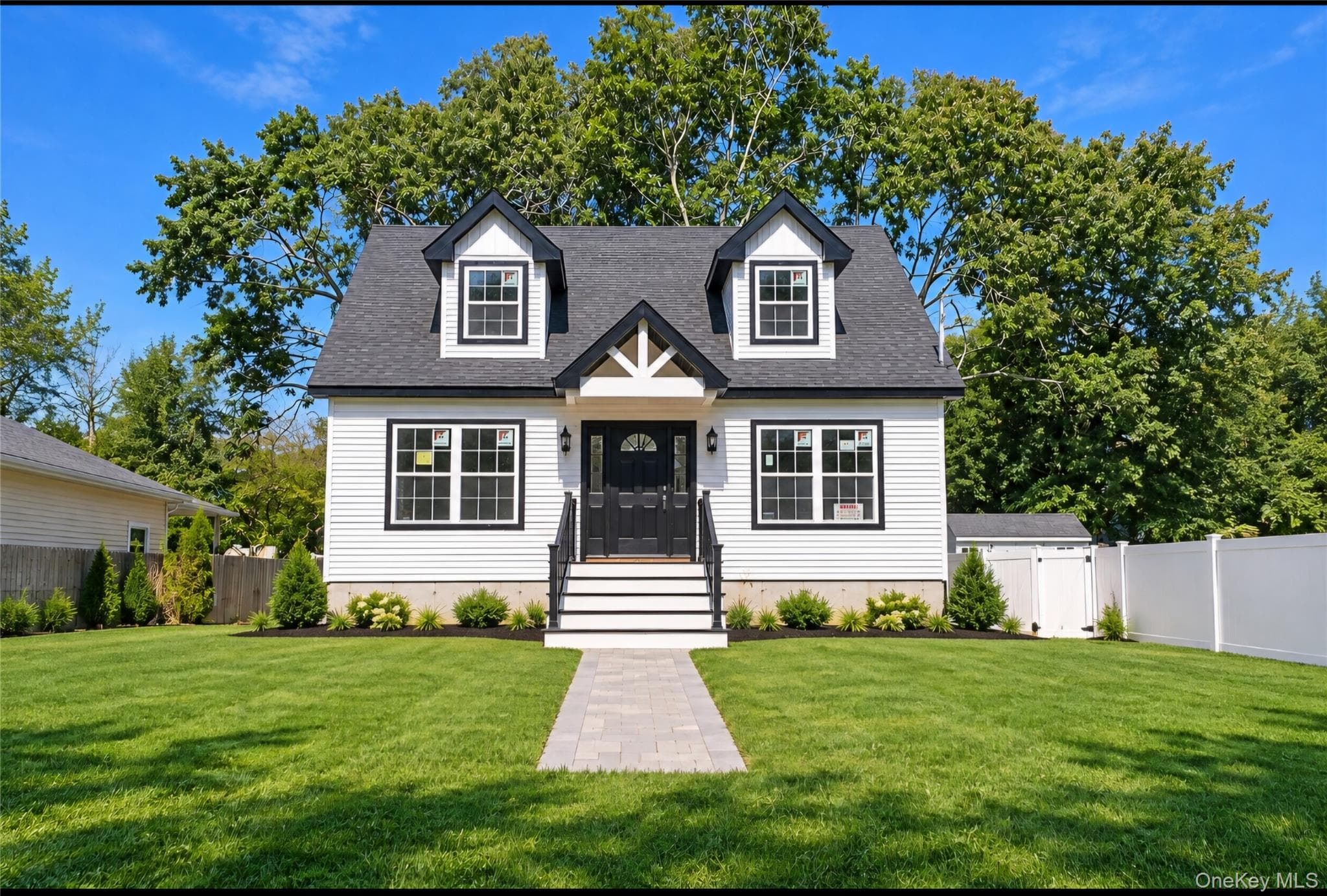 487 Neighborhood Road, Shirley