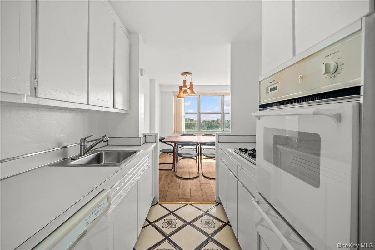 555 Kappock Street Unit: 24T thumbnail 8