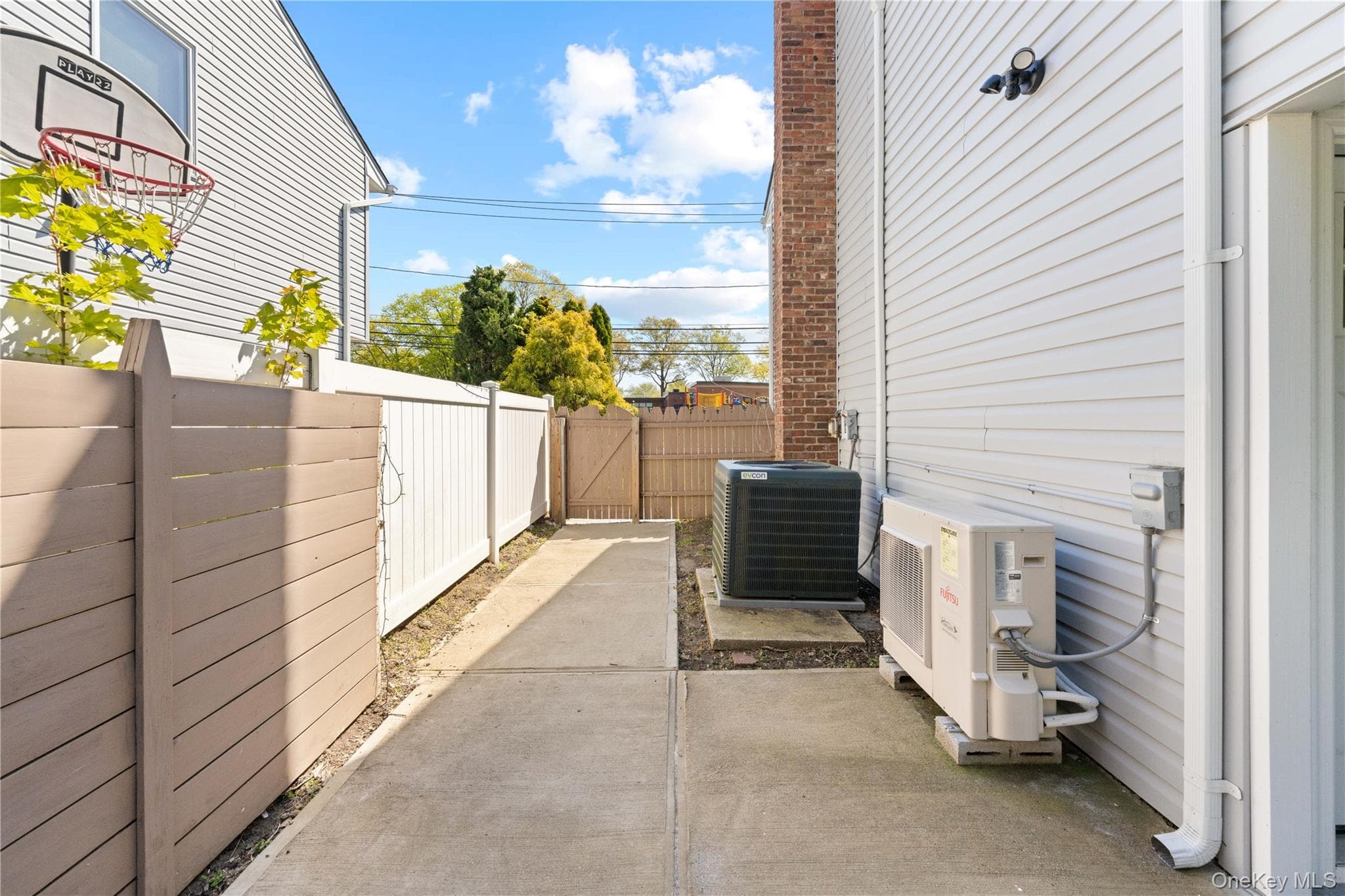 1059 Denton Avenue thumbnail 10