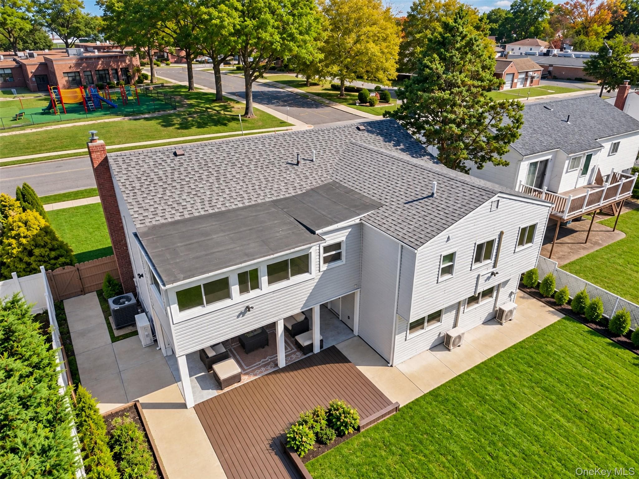1059 Denton Avenue thumbnail 5
