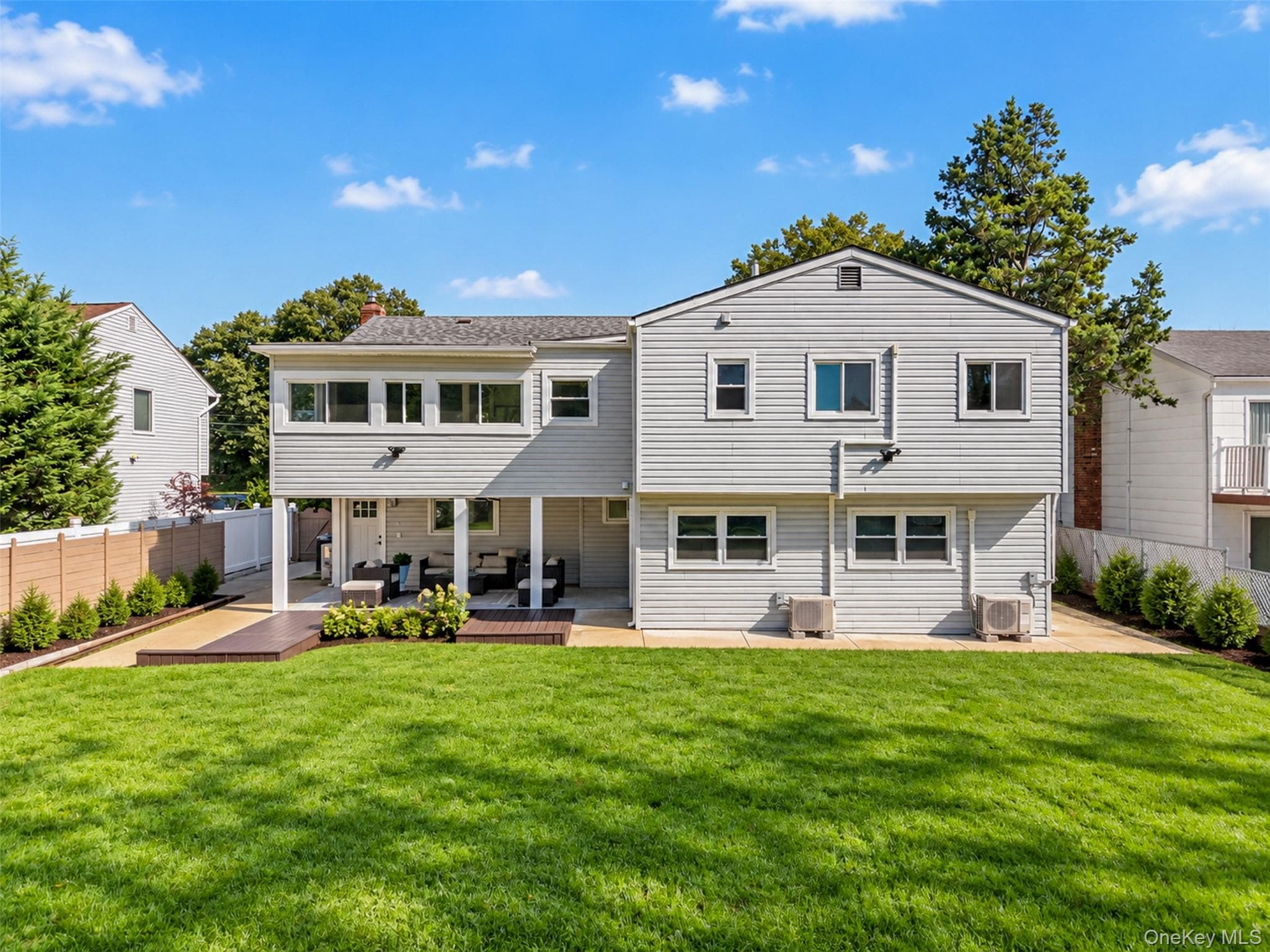 1059 Denton Avenue thumbnail 4