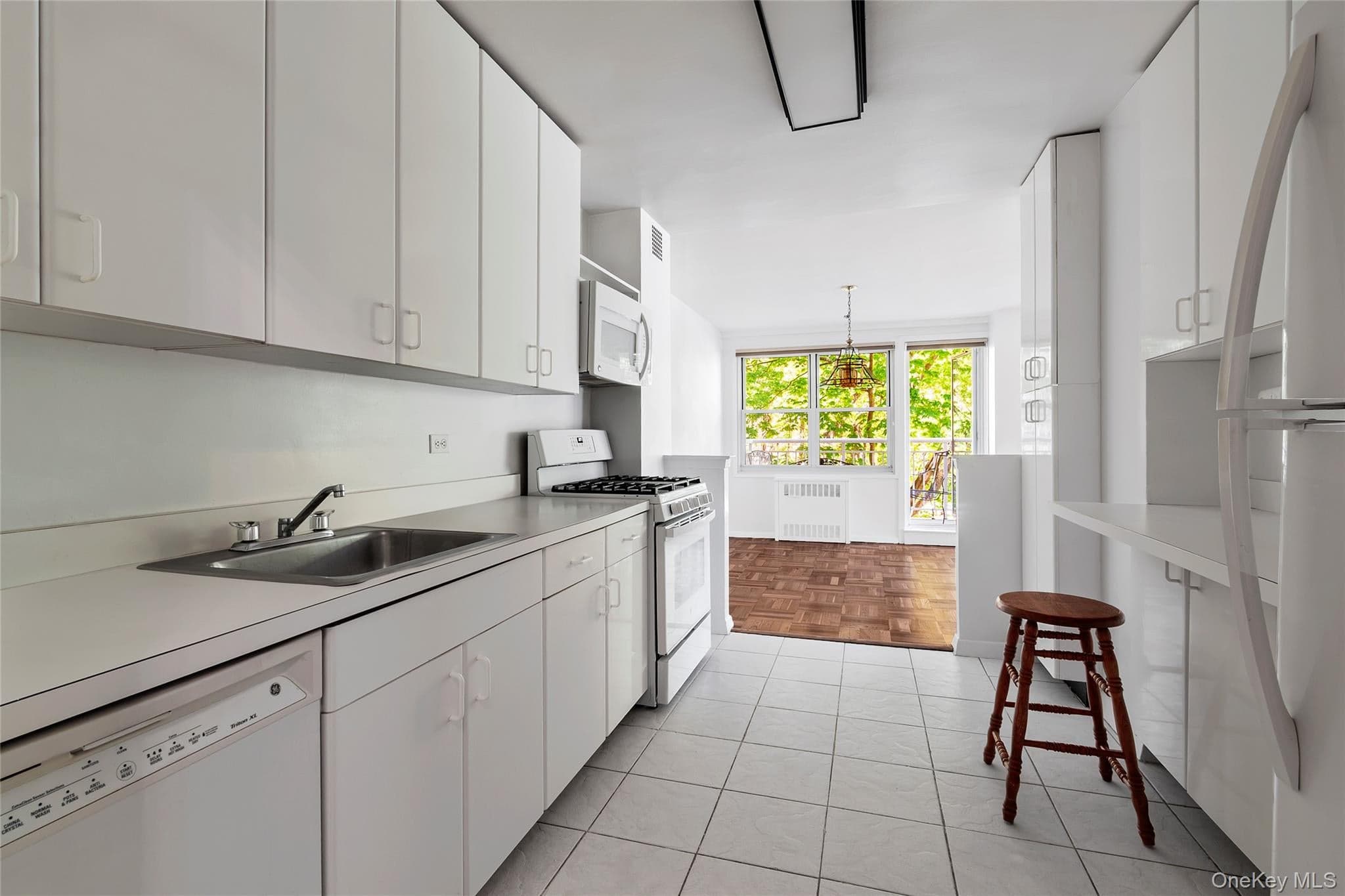 3935 Blackstone Avenue Unit: 3C thumbnail 8