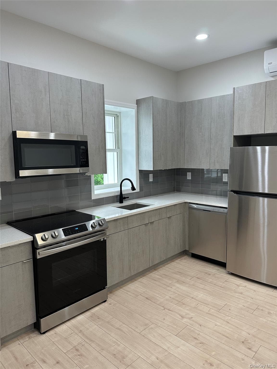 54-58 Smith Street Unit: 54 thumbnail 4