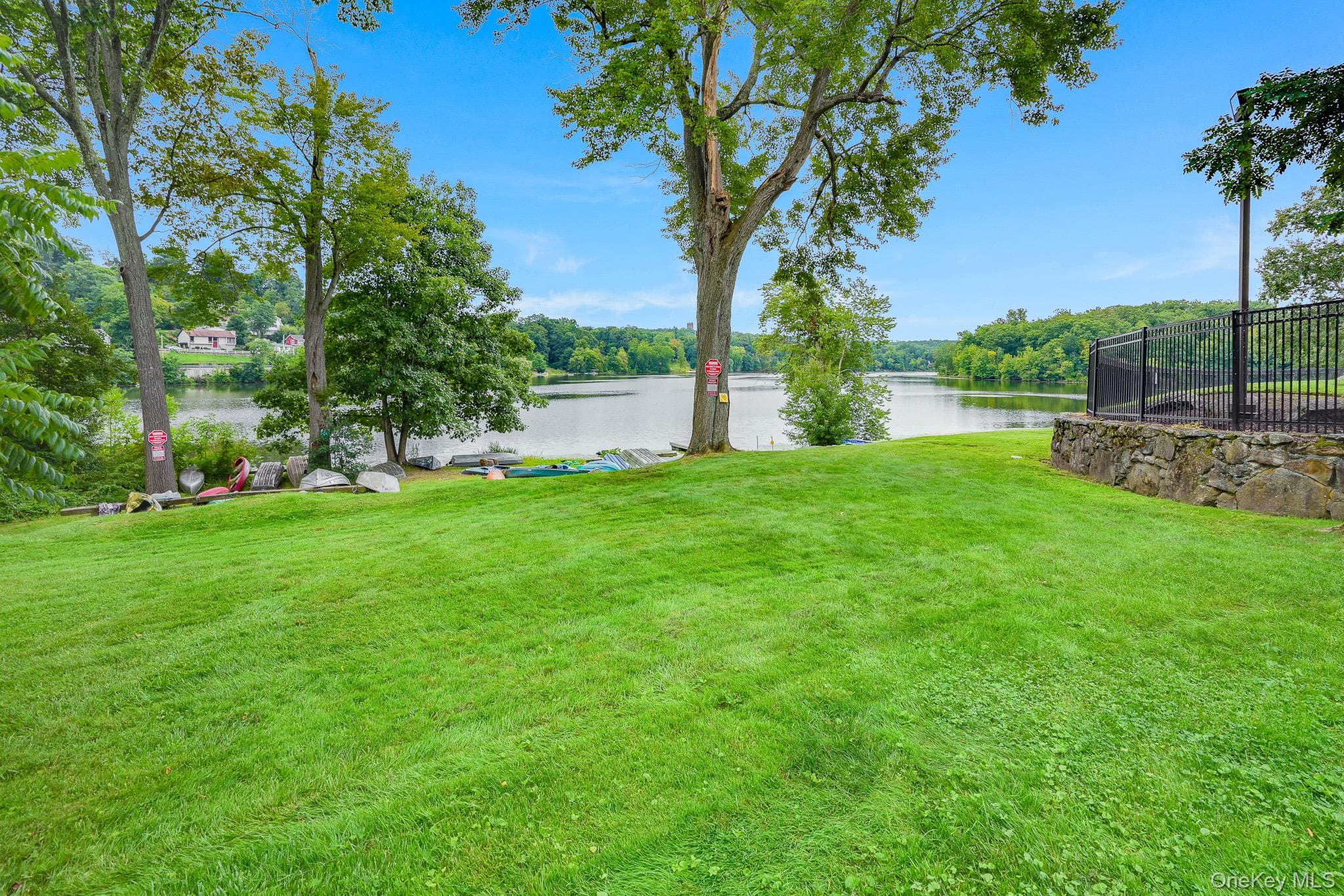 12 Country Place thumbnail 16