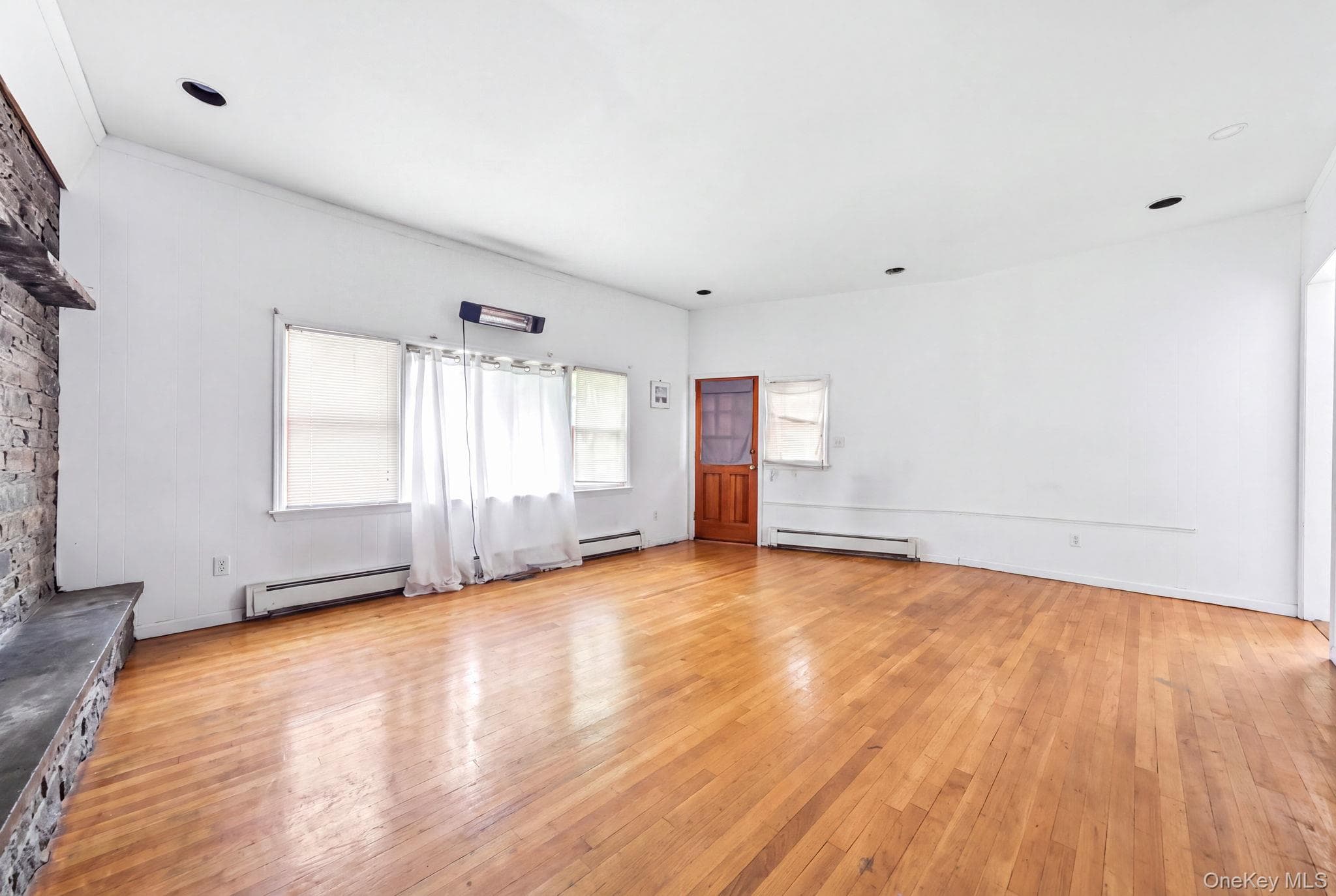 105 N Corona Avenue thumbnail 23