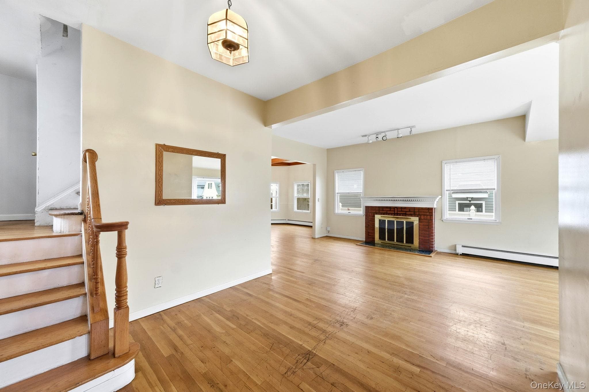 105 N Corona Avenue thumbnail 9