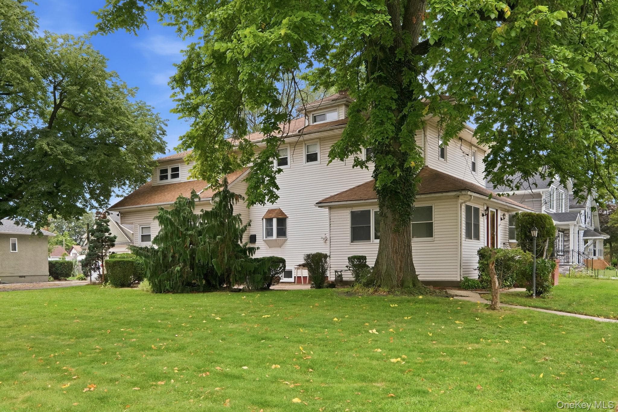105 N Corona Avenue thumbnail 3