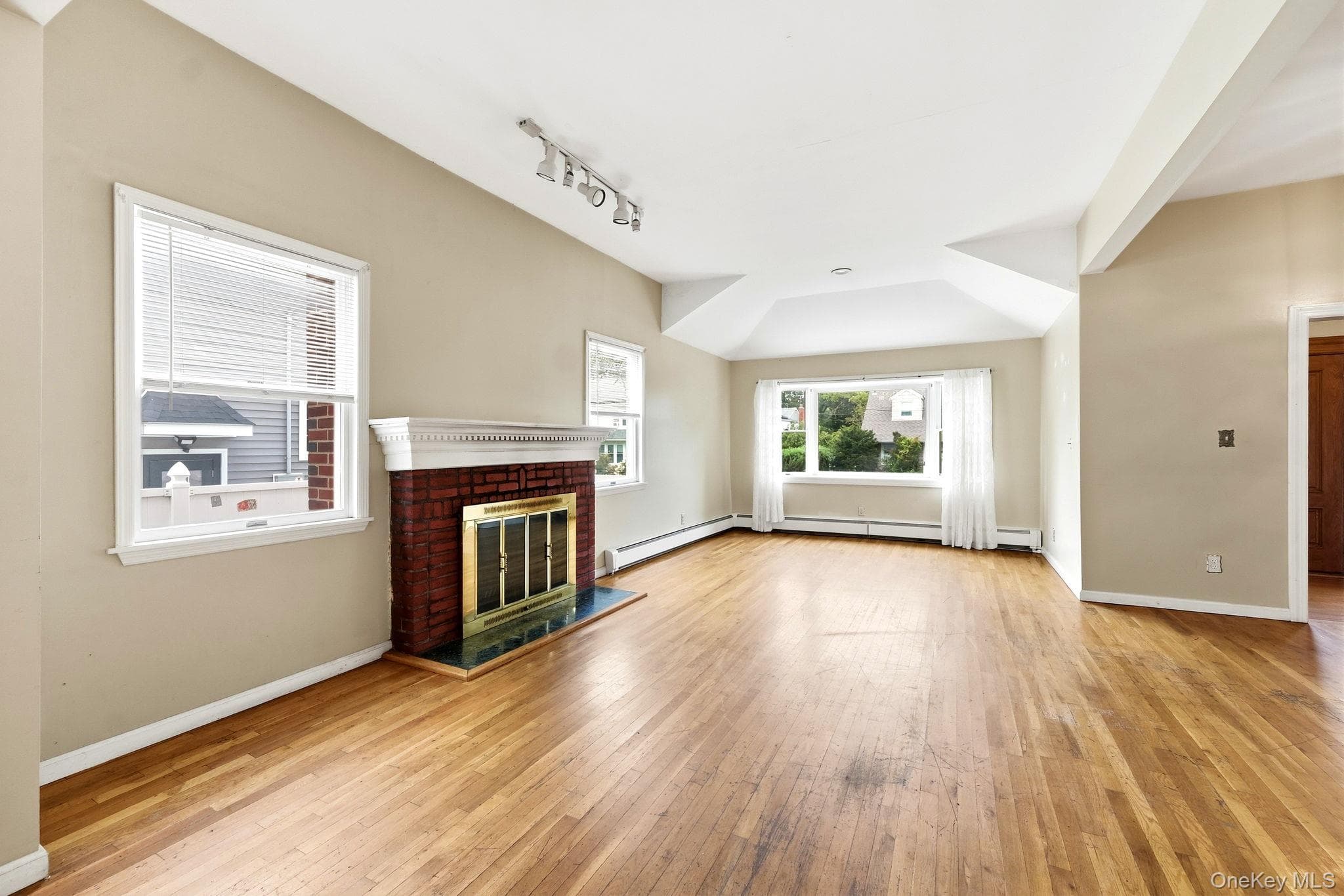 105 N Corona Avenue thumbnail 12