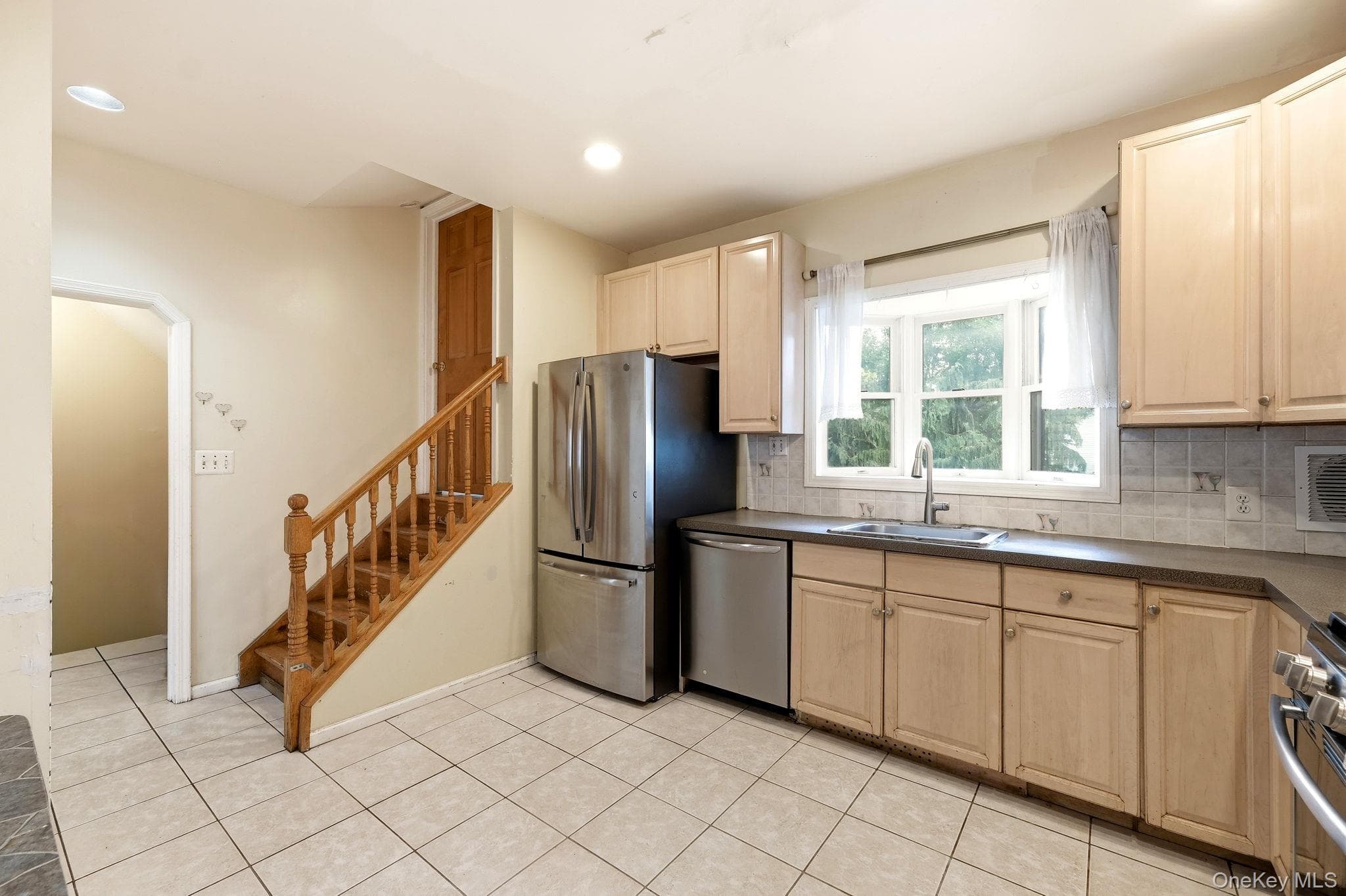 105 N Corona Avenue thumbnail 20
