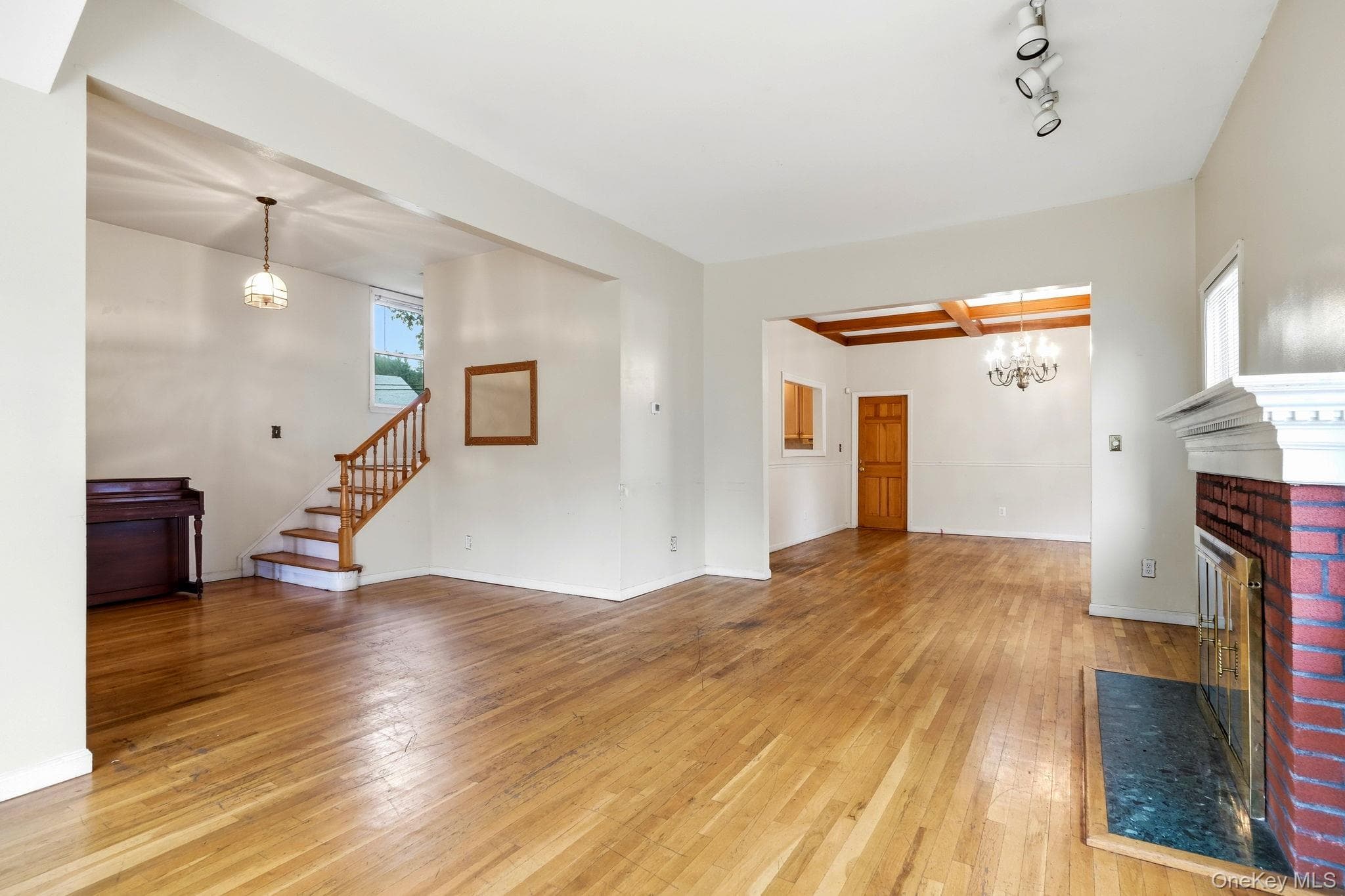 105 N Corona Avenue thumbnail 13